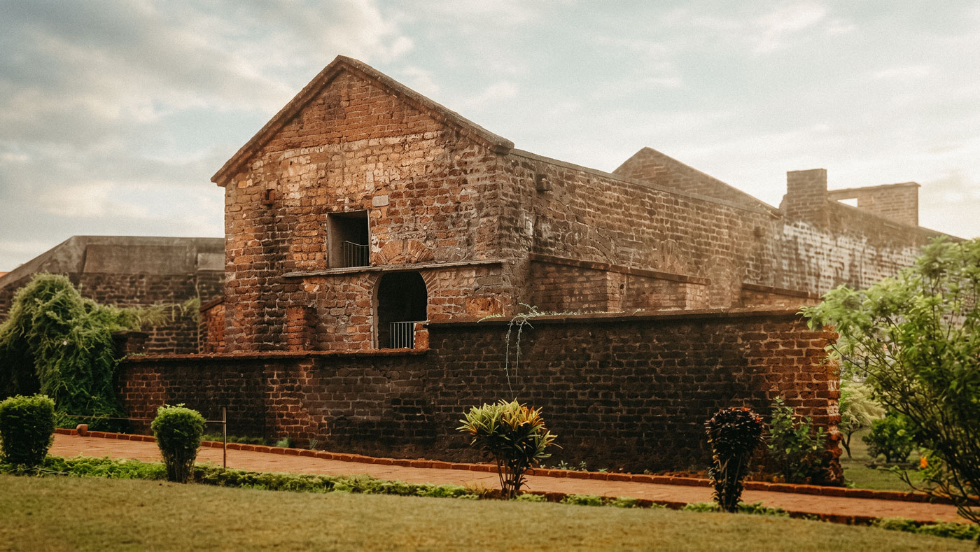 St Angelo Fort in Kannur, red laterite ramparts used for pre-wedding photography