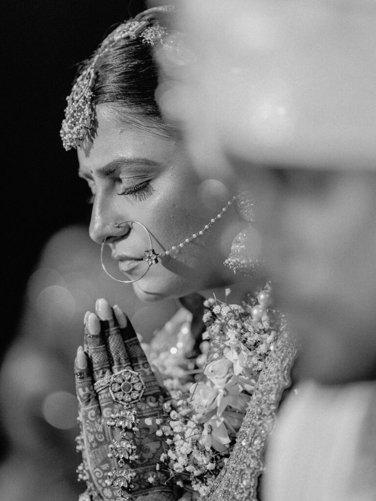 Beautiful South Indian bride wearing a Kasavu saree and traditional temple jewelry for her Kannur bridal portraits, captured by Fog Media Pro.