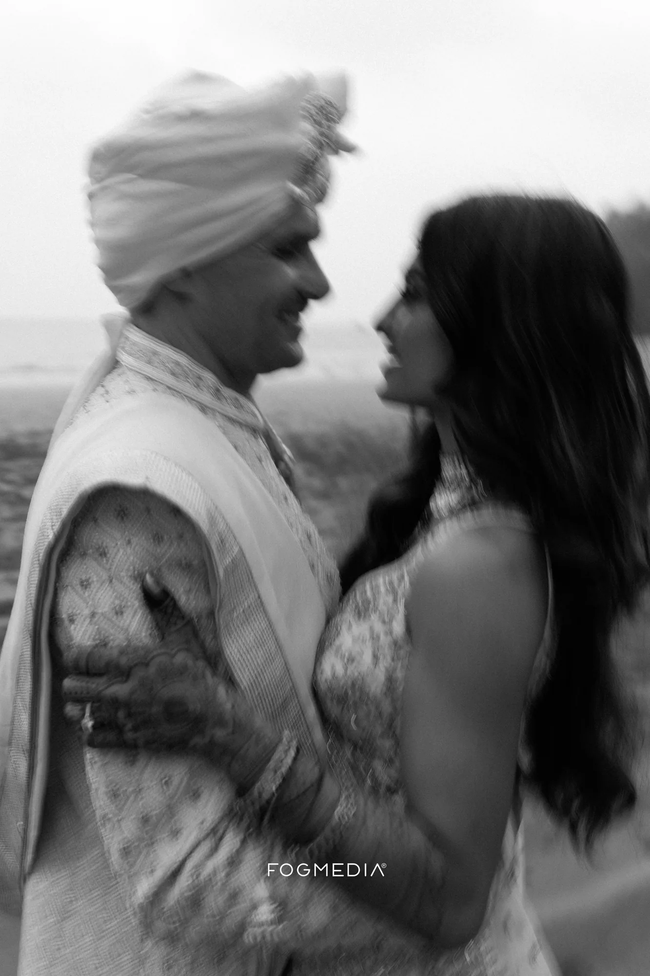 Black and white portrait of Salonee and David on the beach at Prainha, Dona Paula